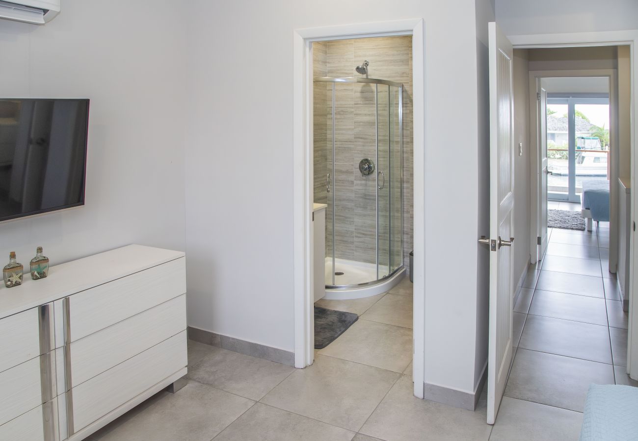 Townhouse in Jolly Harbour - 246D South Finger
