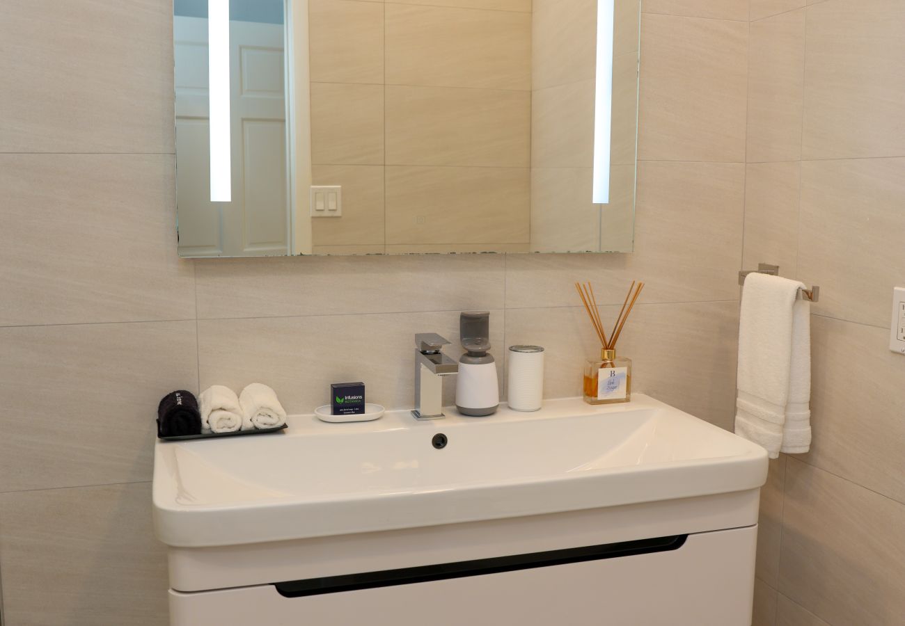 Townhouse in Jolly Harbour - 232C, Luxury 2 Bedrooms