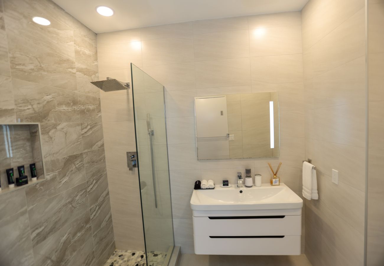 Townhouse in Jolly Harbour - 232C, Luxury 2 Bedrooms