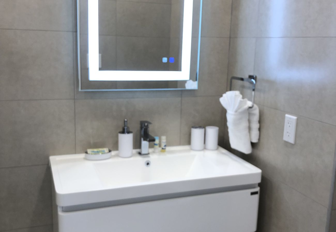 Townhouse in Jolly Harbour - 232F, Luxury 2 Bedrooms