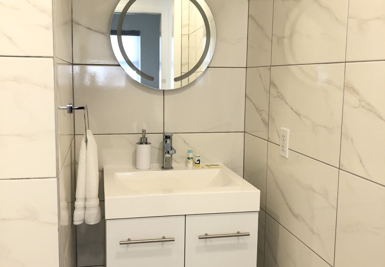 Townhouse in Jolly Harbour - 232F, Luxury 2 Bedrooms