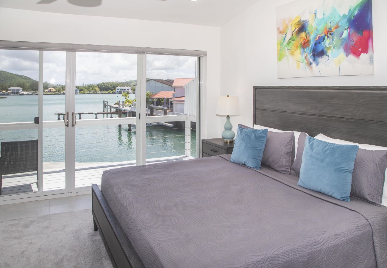 Townhouse in Jolly Harbour - 232E South Finger, Waterfront Villa, Jolly Harbour